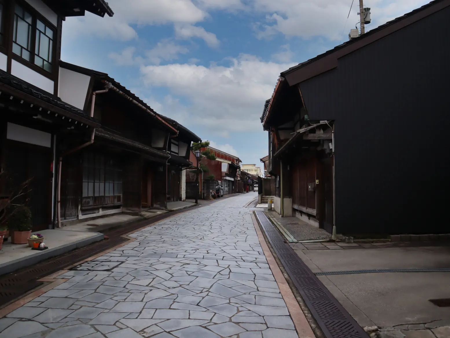 高岡市は銅器をはじめとする鋳物の町！-0