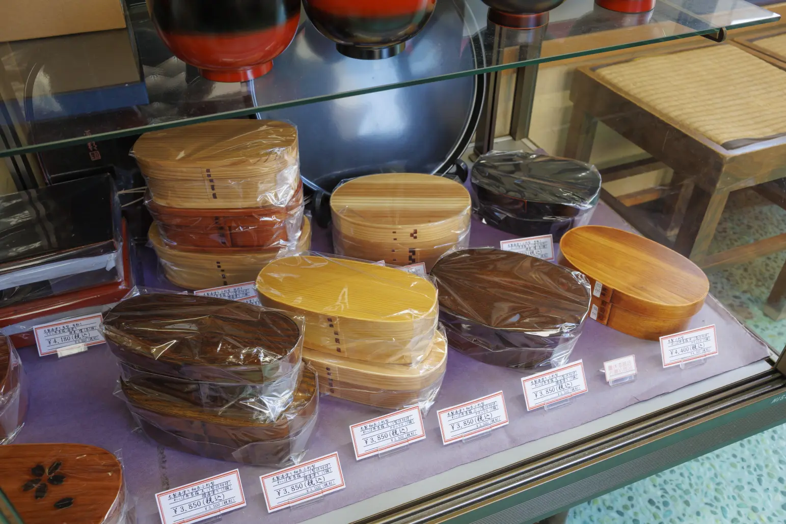 漆塗りのお盆＆卓上膳【富山県魚津産】 魚津漆器(うおづしっき)を受け継ぎ、使い手を育てる 『鷹休漆器店(たか