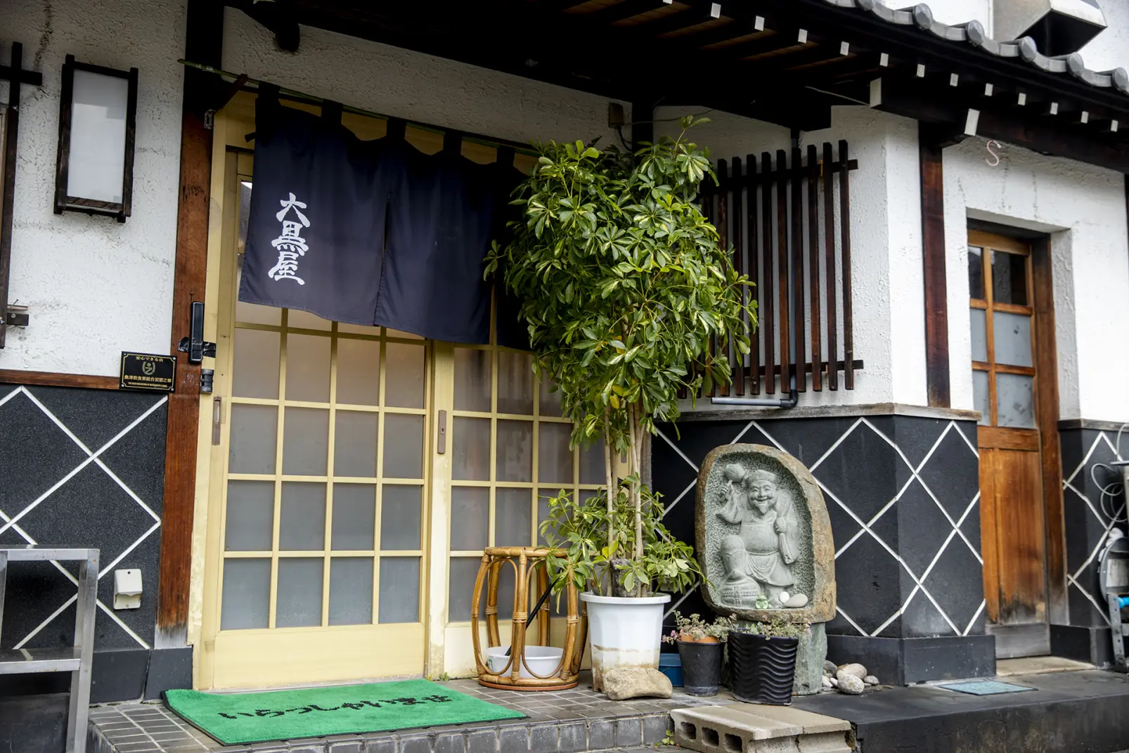 18:00 ｰ 大黒屋寿司店｜【食文化】
半世紀にわたり、地物の活魚を握り続ける-4