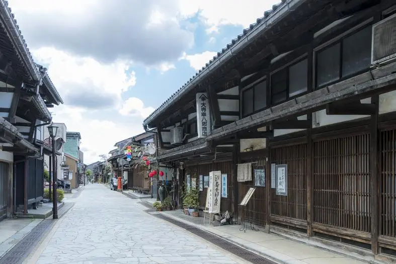 ３　金屋町・山町筋エリア（高岡市）-0