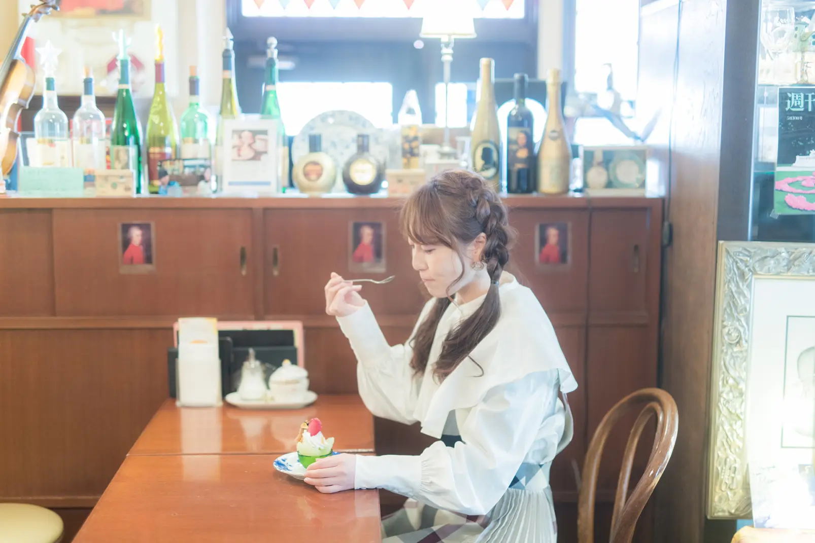 Visit a popular local coffee shop and Unazuki's classic souvenir stores-0