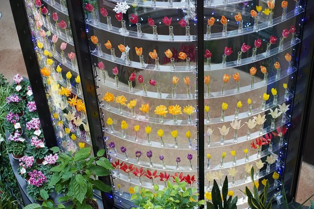 Attraction ③: A Dazzling 3.7m Tower of 500 Tulip Stems, Offering a Panoramic Floral Art Experience!-1
