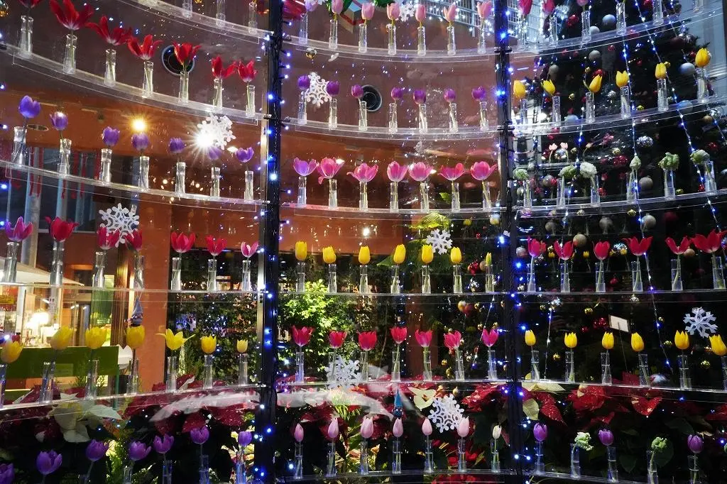 Attraction ③: A Dazzling 3.7m Tower of 500 Tulip Stems, Offering a Panoramic Floral Art Experience!-0