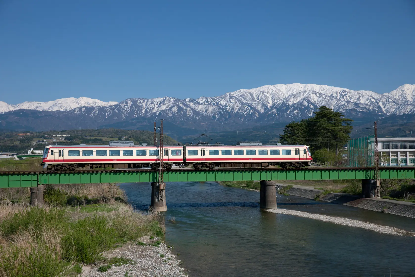 富山は多種多様な列車が走る鉄軌道王国-3