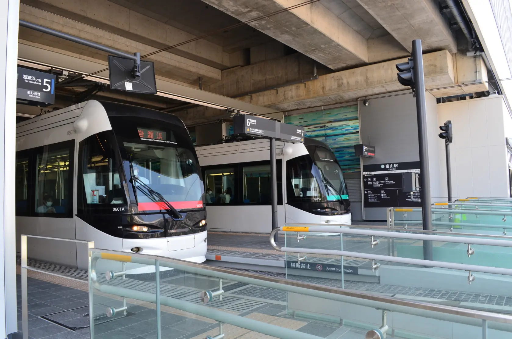 富山は多種多様な列車が走る鉄軌道王国-0
