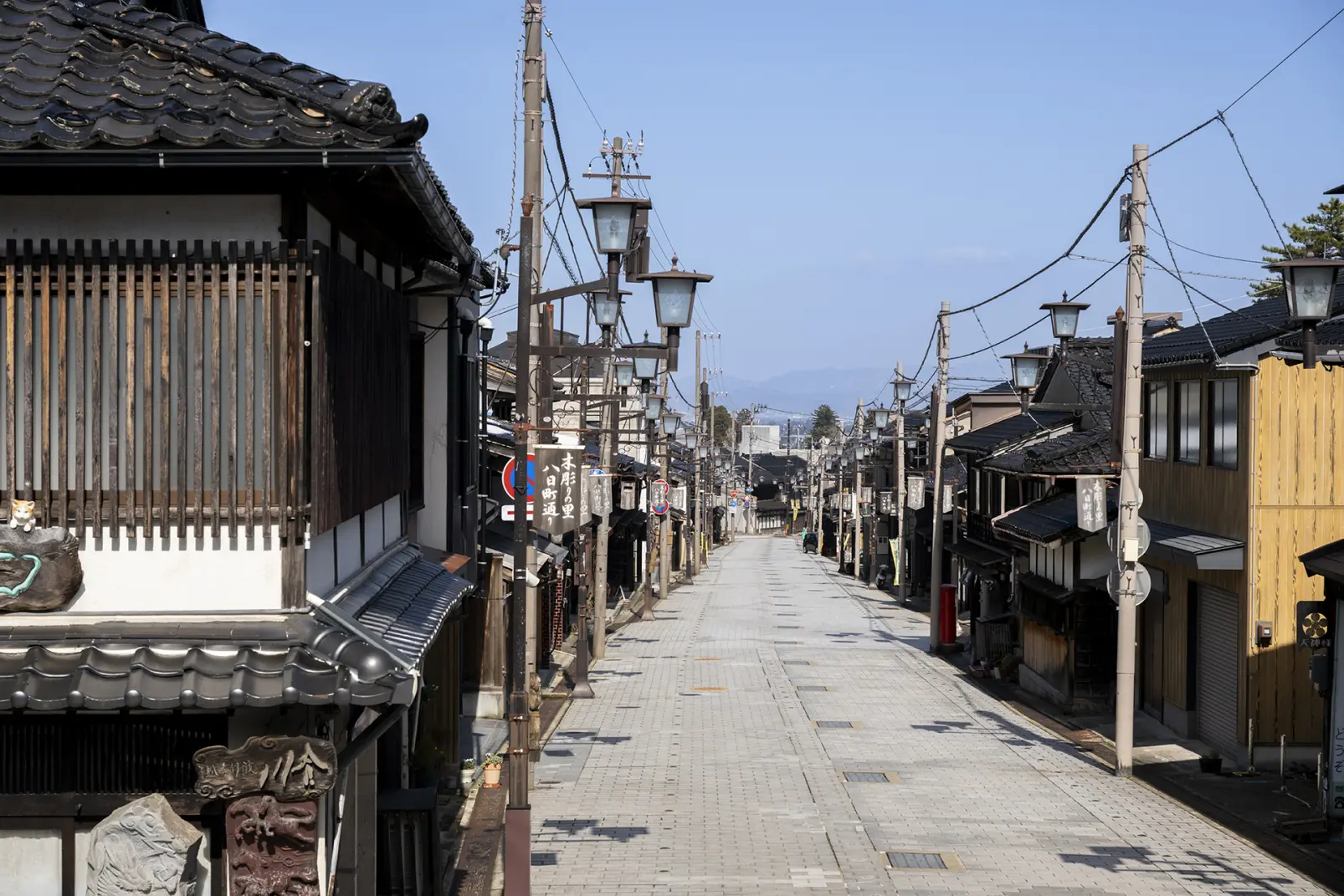 瑞泉寺の表参道、八日町通りを歩く-5