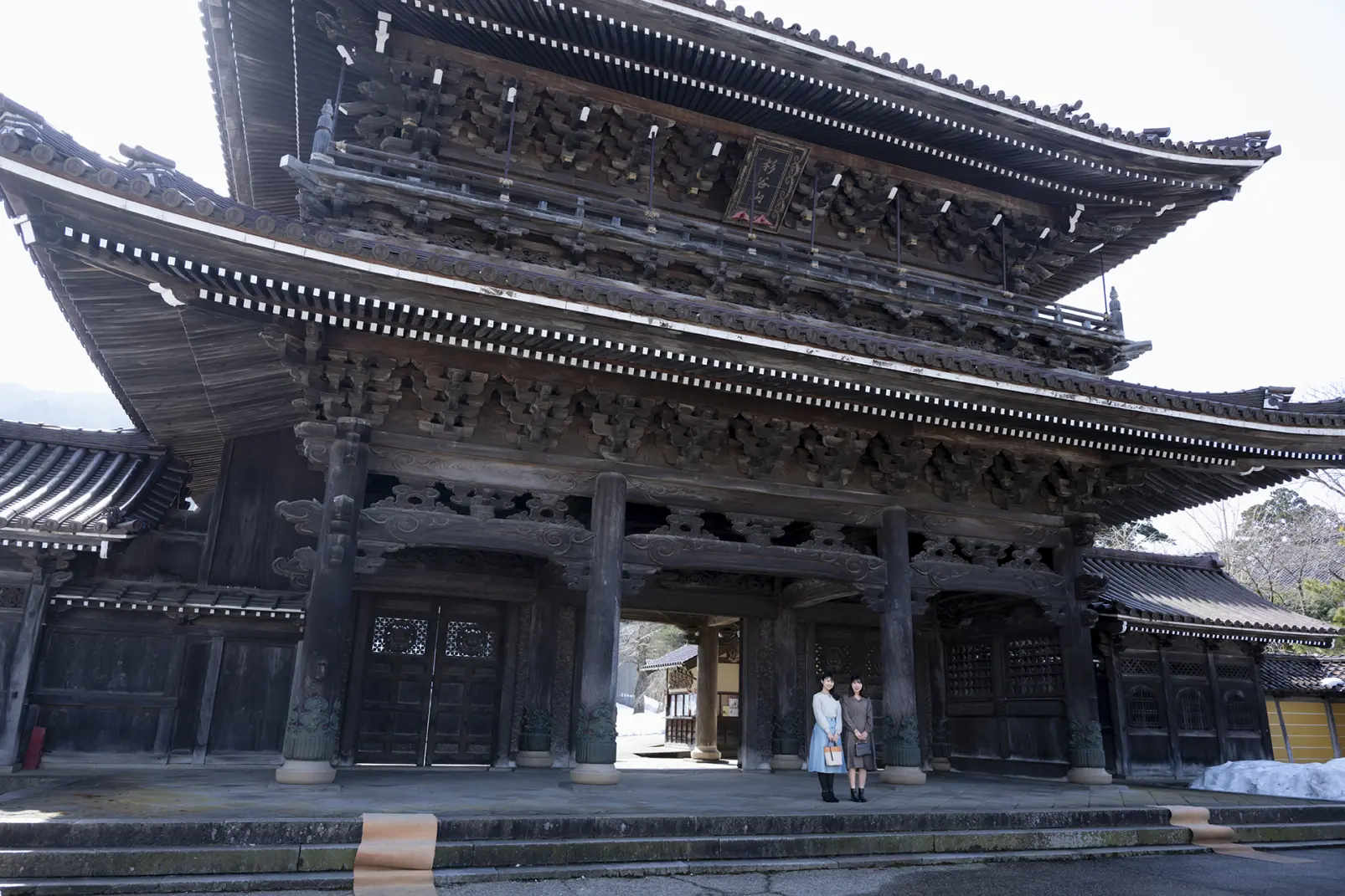 井波彫刻の精緻な技と美が結集、井波別院 瑞泉寺-0