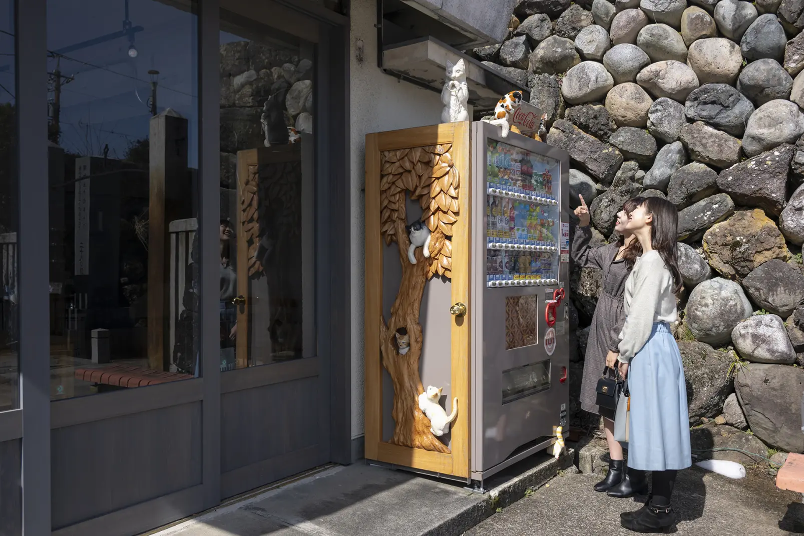 井波彫刻の精緻な技と美が結集、井波別院 瑞泉寺-5