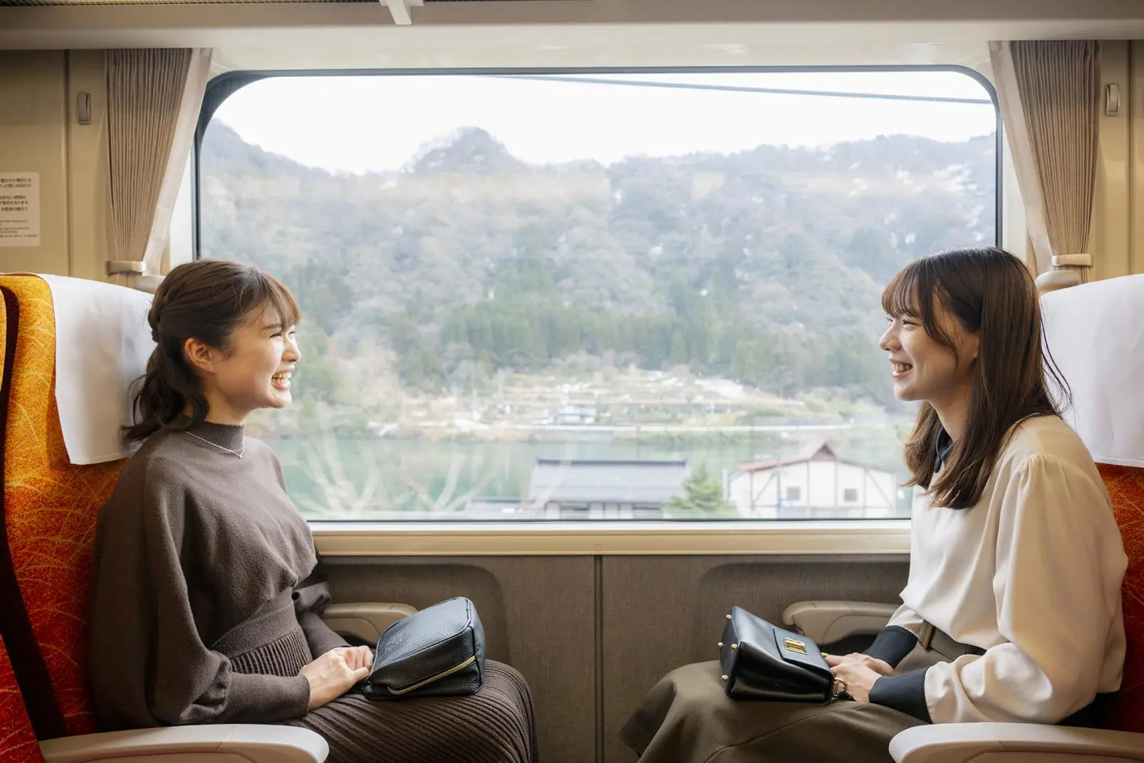 he view from the train window is also one of the highlights of the Limited Express "Hida".-1