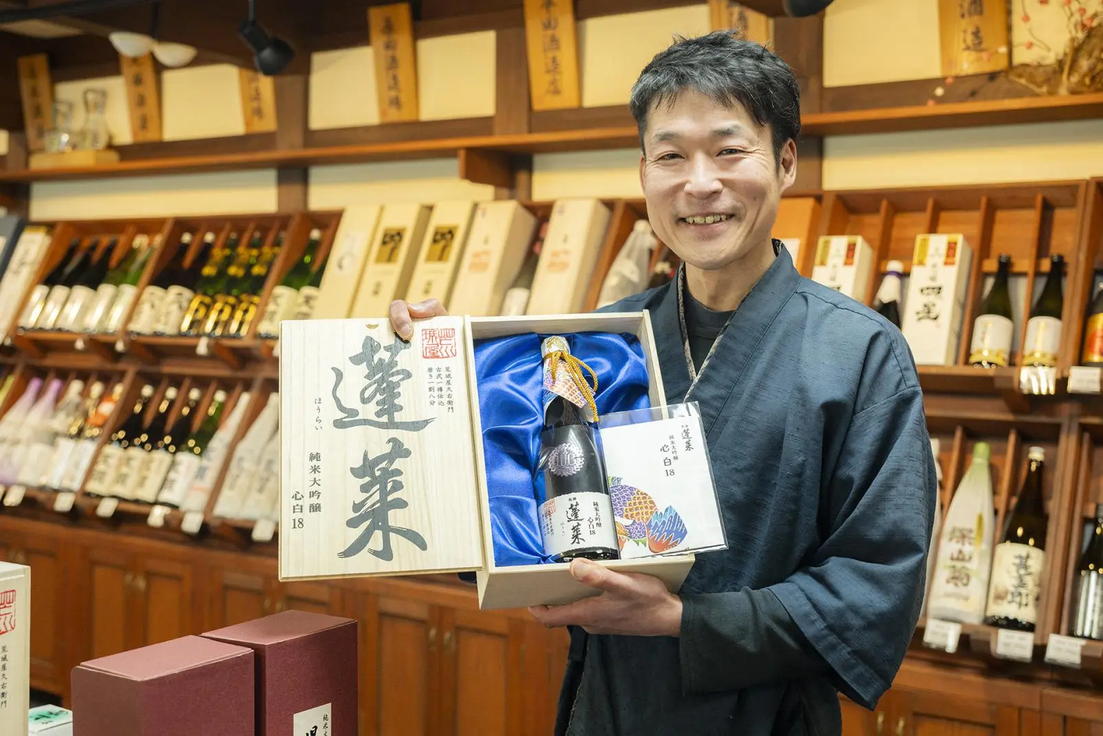 A place where sake from 12 breweries in the Hida region comes together.-1