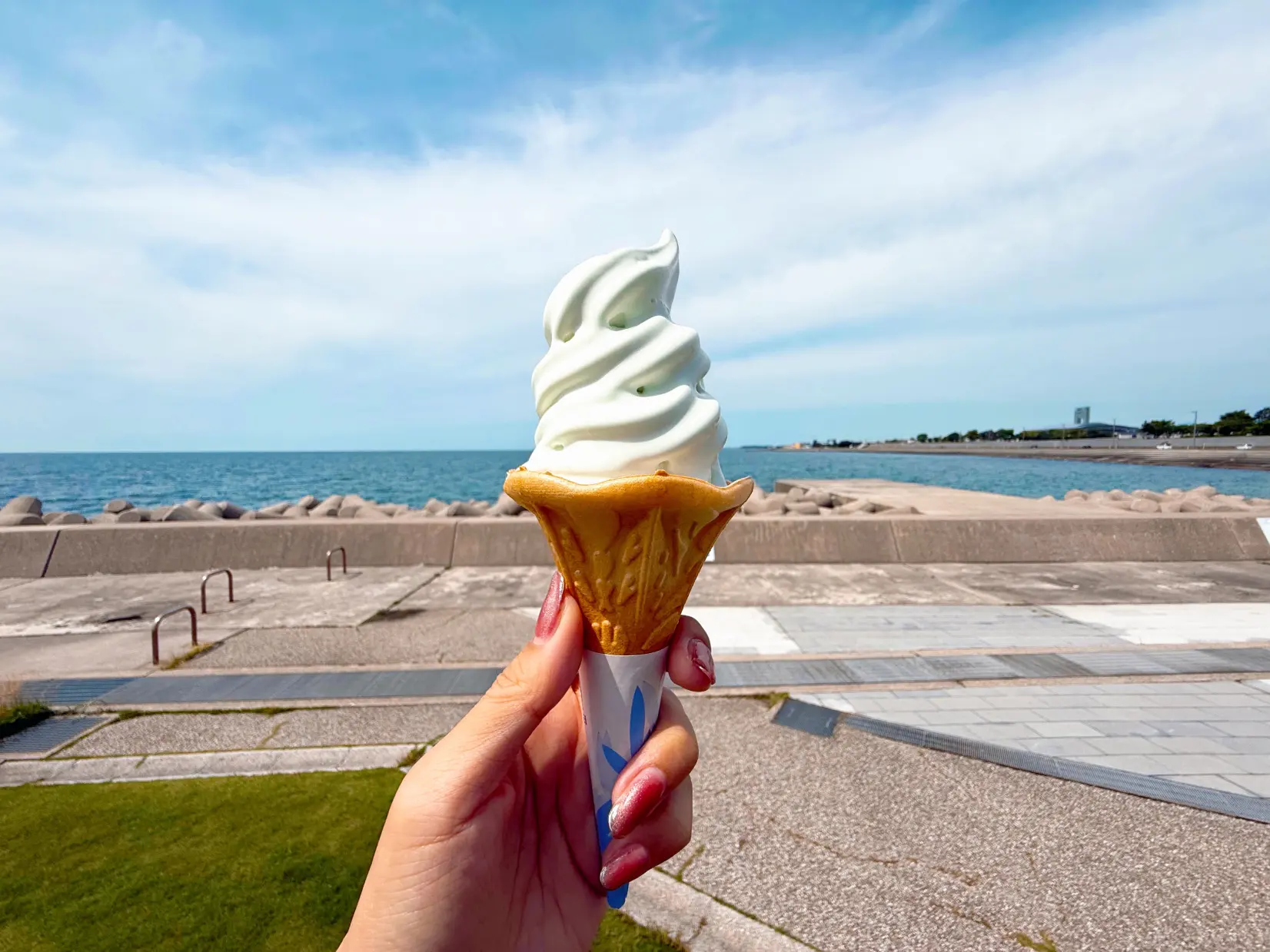 蜃気楼ソフトクリーム（海の駅蜃気楼）-0