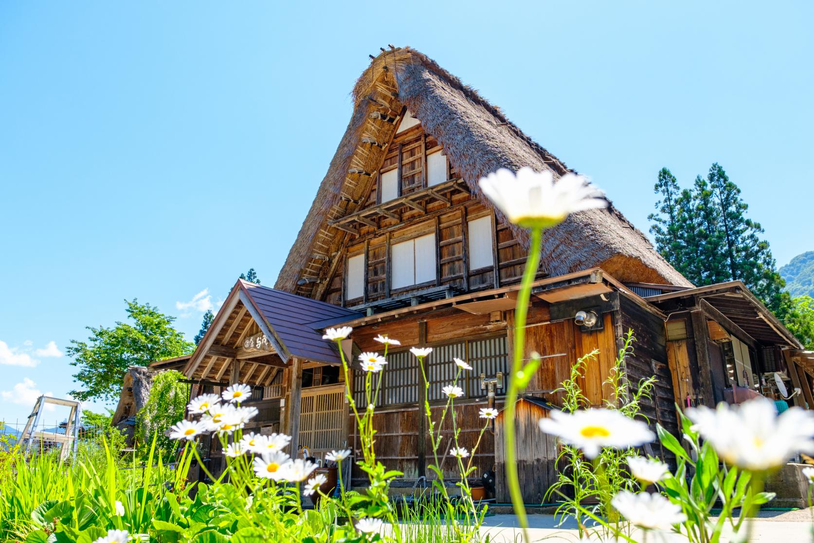 日本の知恵が生んだ独自の建築様式「合掌造り」とは？-0