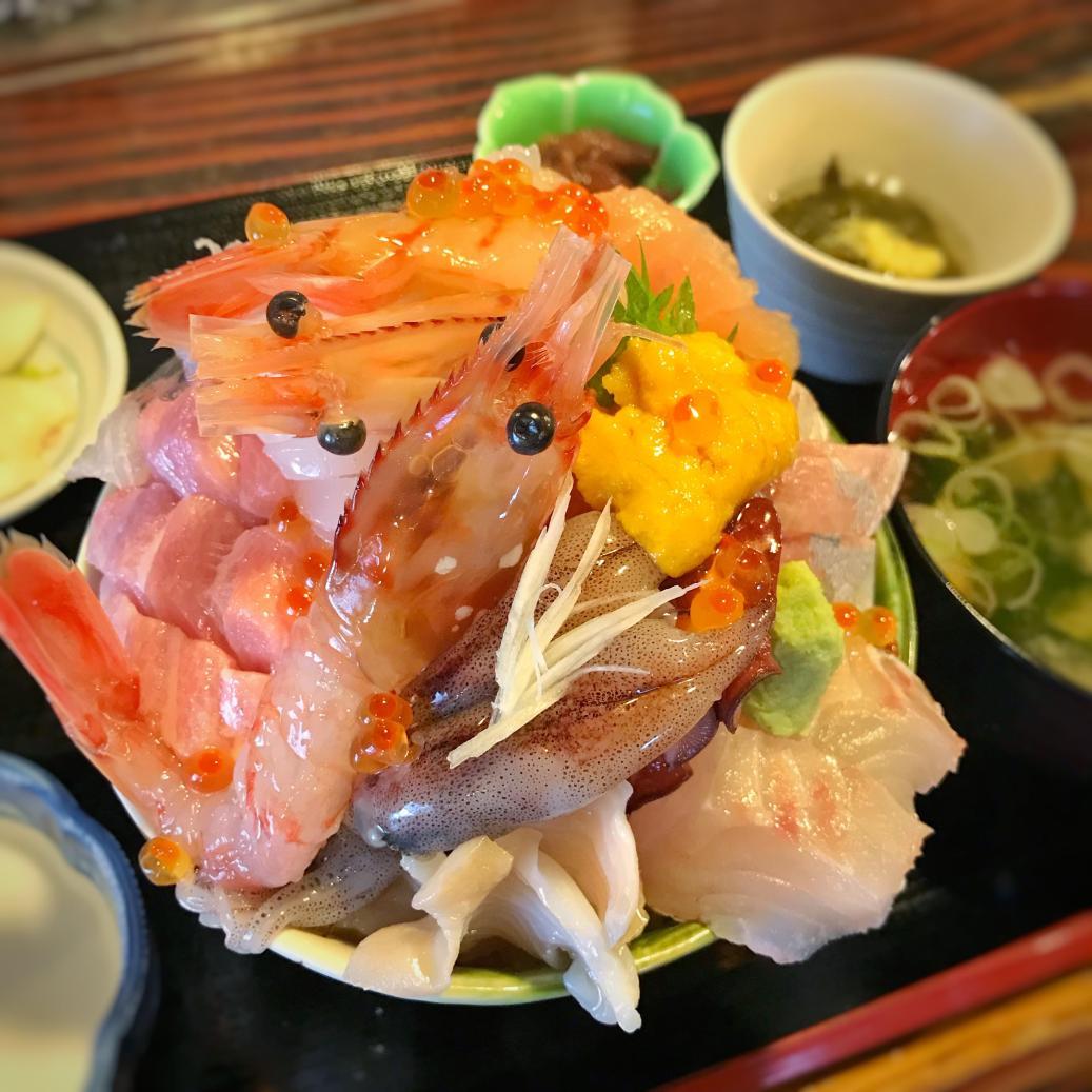 도야마만 지역 최고의 카이센동 해물 덮밥-1