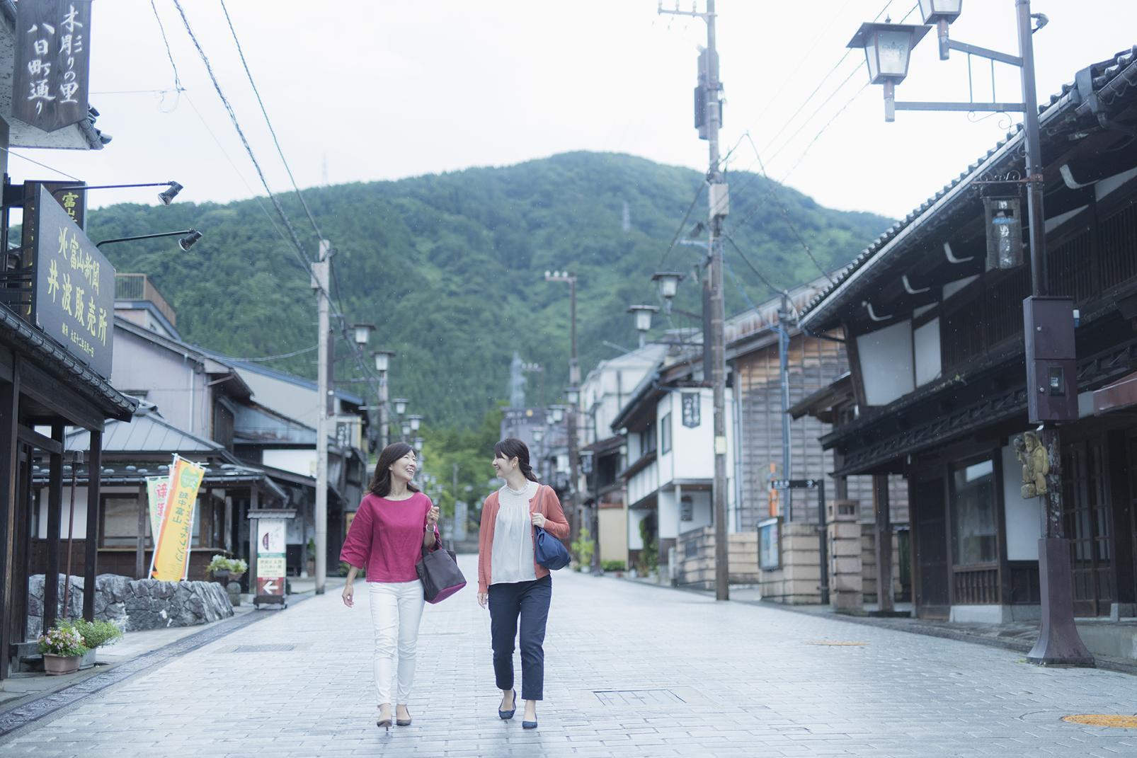 漫步历史悠久的瑞泉寺和八日町街（南砺市井波）