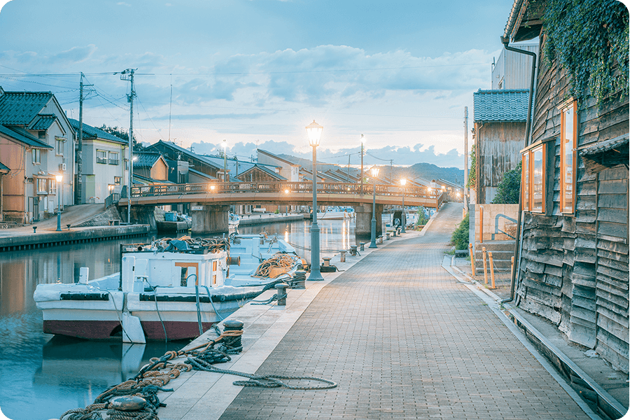 河岸渔船成排、充满生活气息的港口感受时光的流淌～品尝时令美食的富山之旅<新凑内川地区篇>～-1