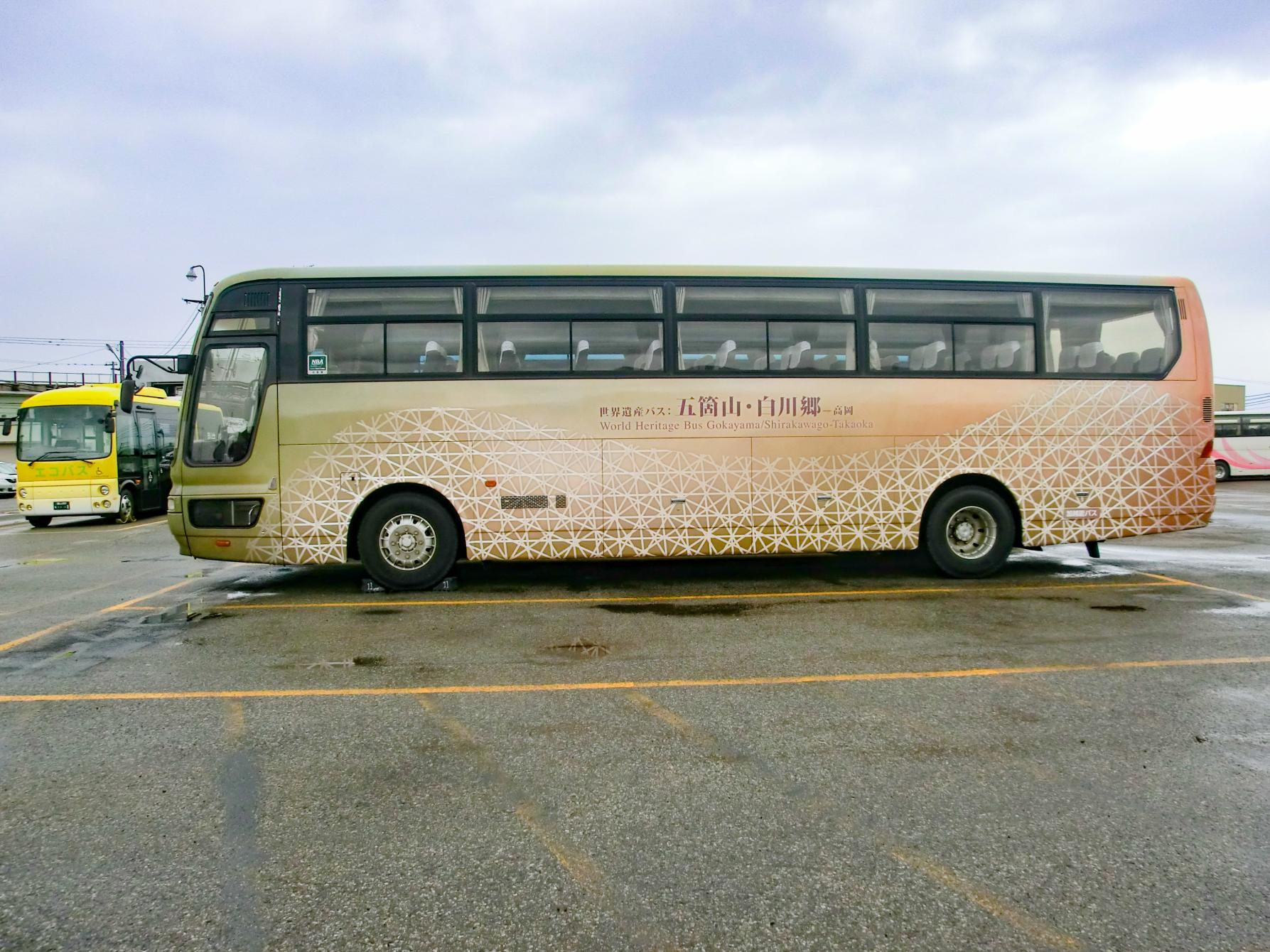"World Heritage Bus," the Tourist Bus That Tours World Heritage Sites-1