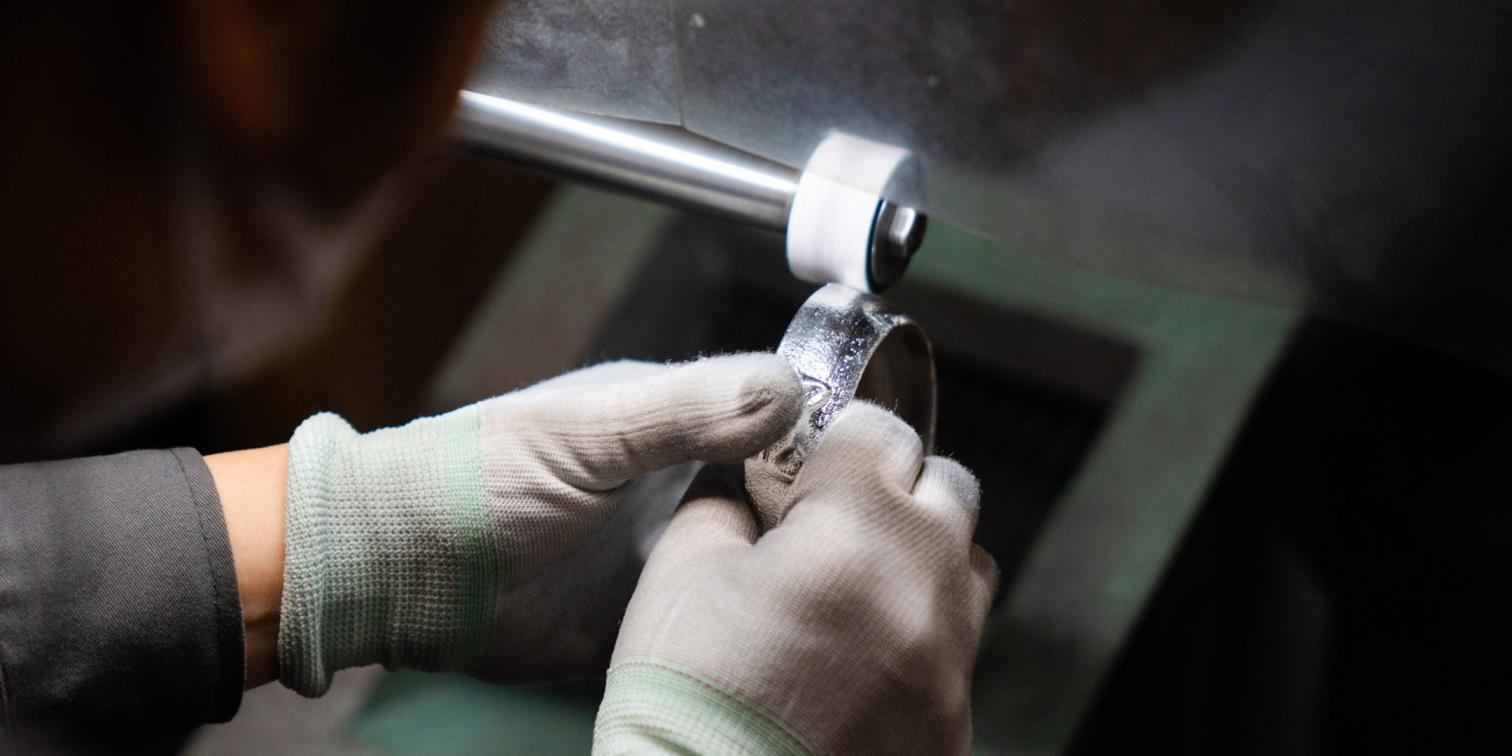 〈能作〉の情熱が「循環」を生む。世界でも類を見ない錫100%のものづくり-1