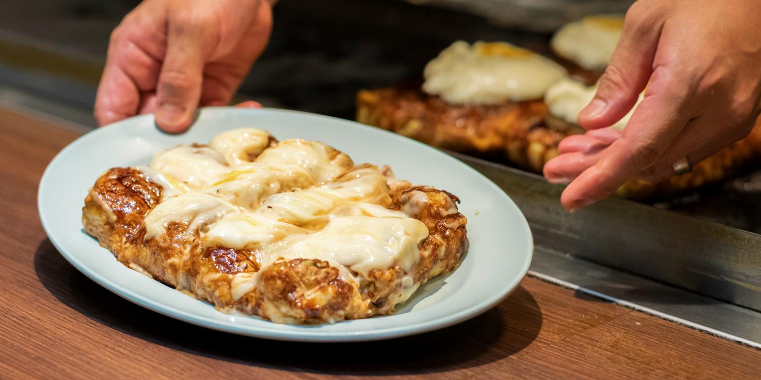 県民の胃袋を満たす“四角い”お好み焼き。行列店〈ぼてやん〉のおいしさに迫る！-1