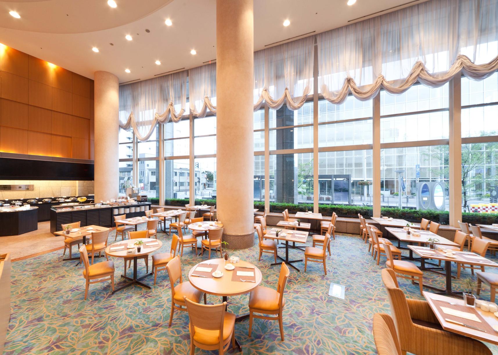 ANA Crowne Plaza Toyama 1F Cafe In The Park-2