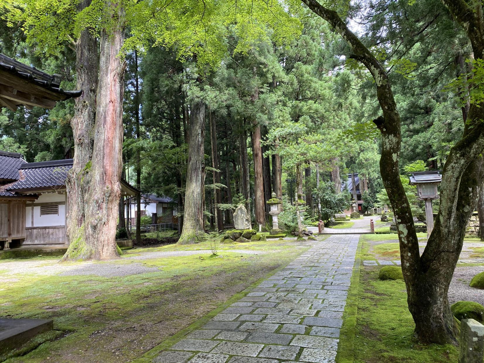 雄山神社　芦峅中宮祈願殿