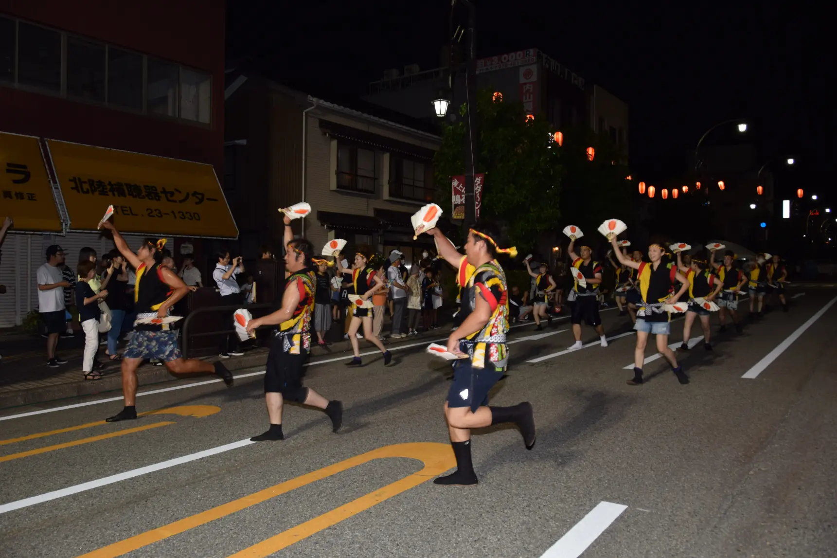 せり込み蝶六踊り街流し（じゃんとこい 魚津まつり）-0