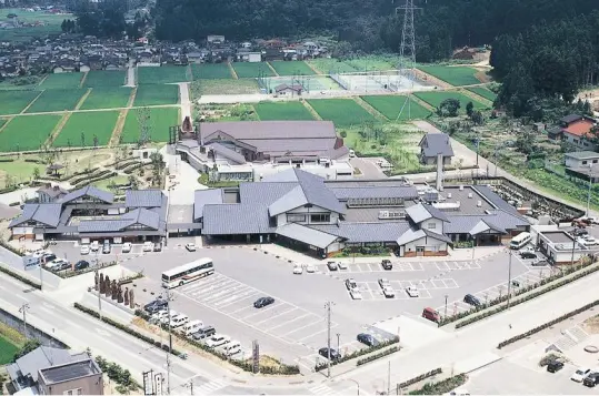 いなみ木彫りの里創遊館（道の駅　井波）-2