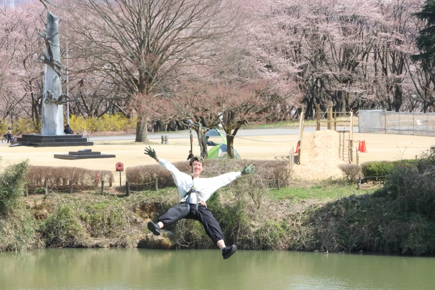 池越えジップライン