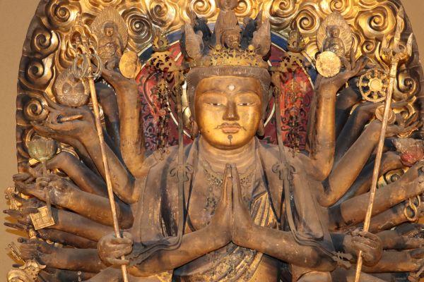 昭和25年国重要文化財に指定「木造千手観音座像」