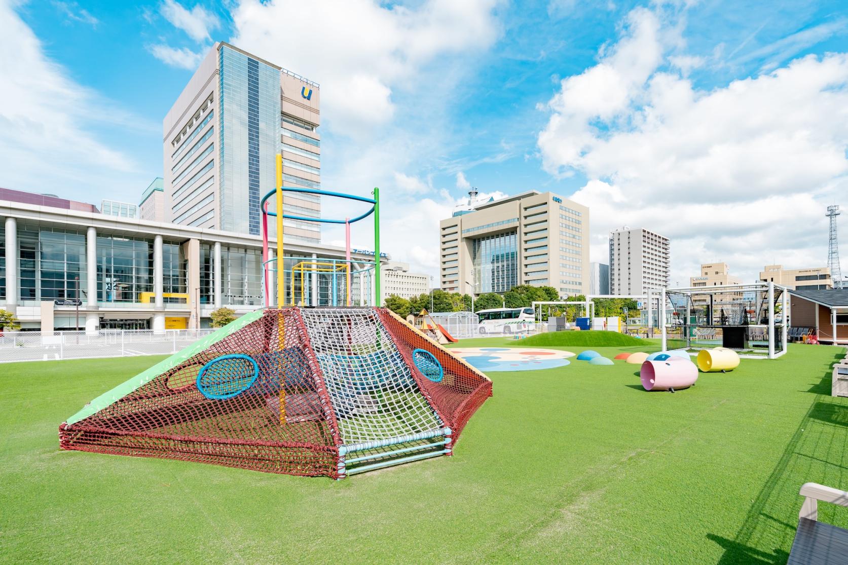 小学生以下のお子様を対象とした遊具エリア