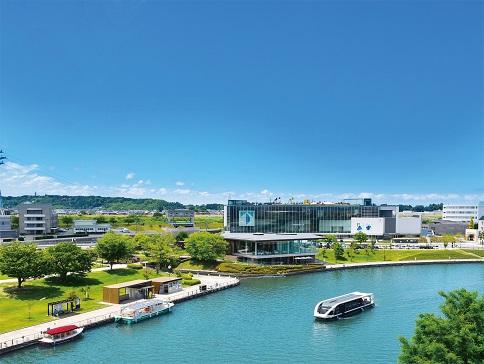 とやまビューポイント「天門橋 から見る 富山県美術館と富岩運河」