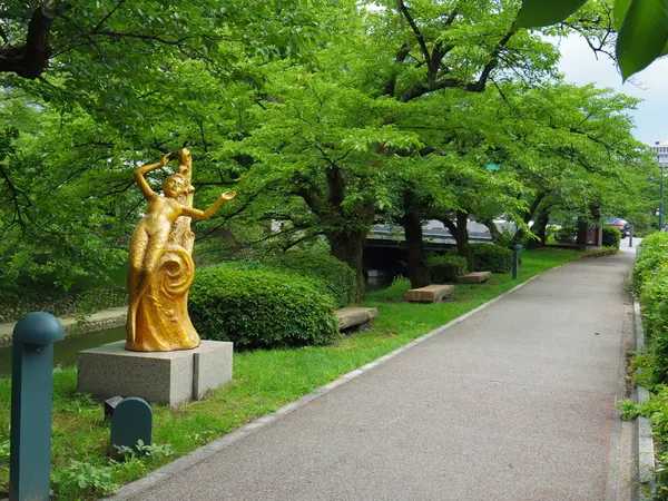 松川べり彫刻公園-2
