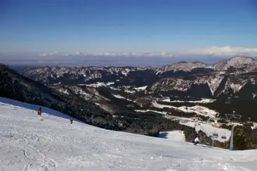 富山平野を見渡せる絶好のロケーション
