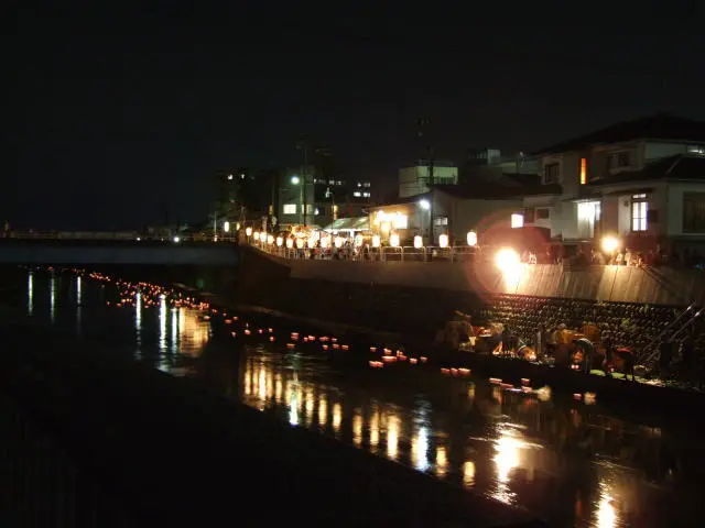 ゆらゆらと流れゆく光
