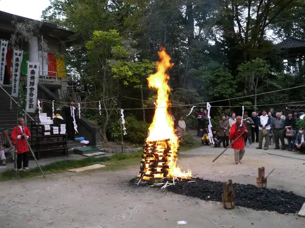 慈光院の火渡り法要-2
