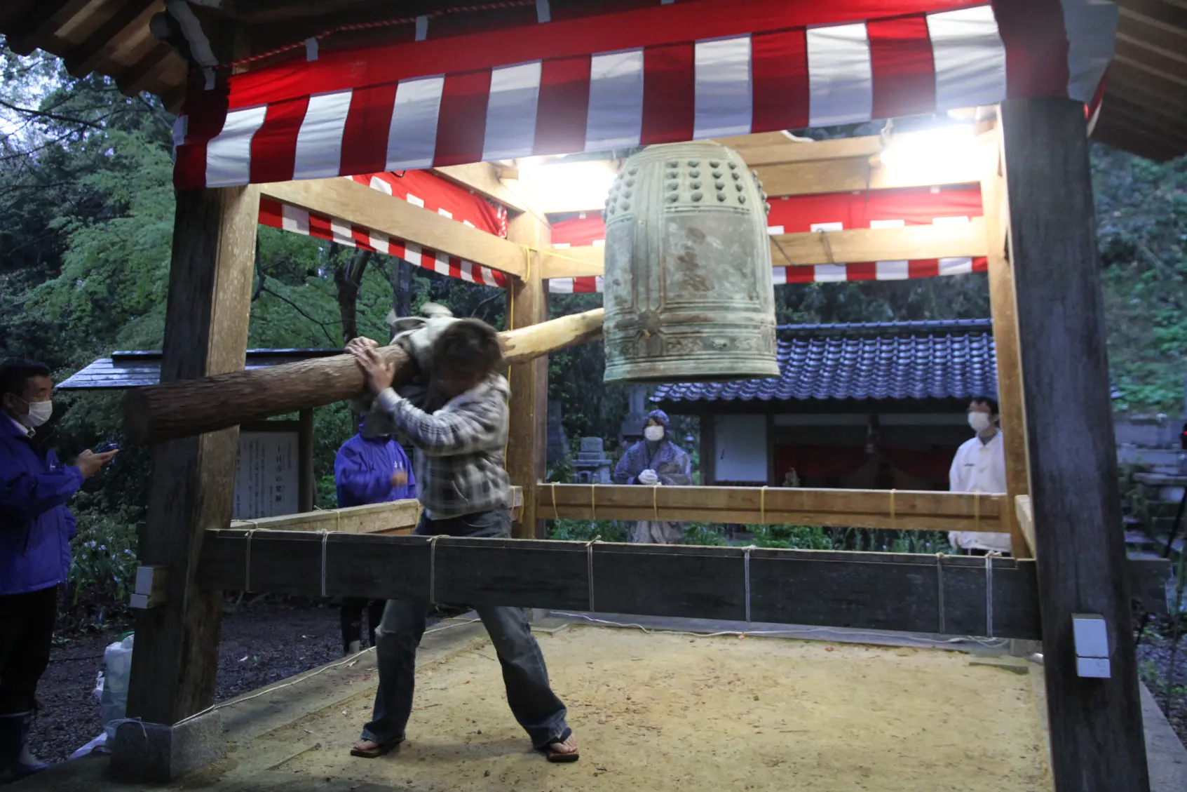 ごんごん祭り・ゴンゴン鐘つき大会-1