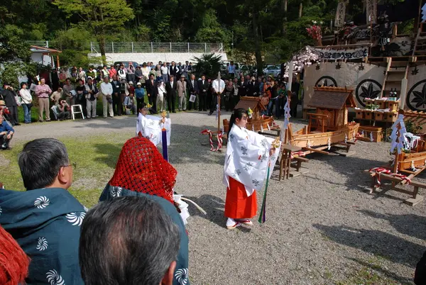 二上射水神社築山行事-2