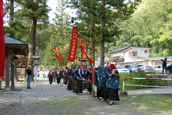 二上射水神社築山行事-1