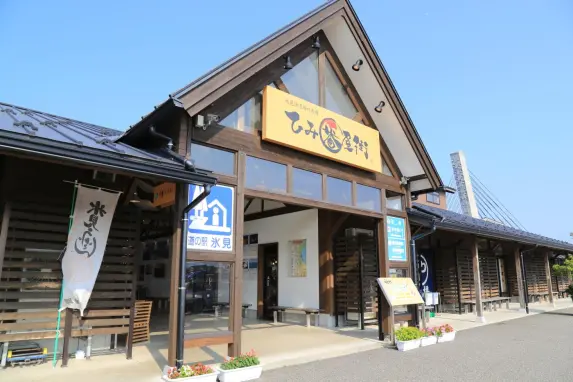 Himi Banya-gai Harbour Market and Soyu Onsen Village-7
