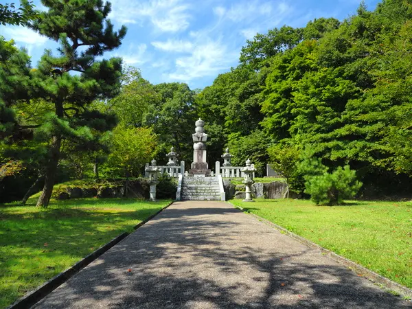 源兵供養塔