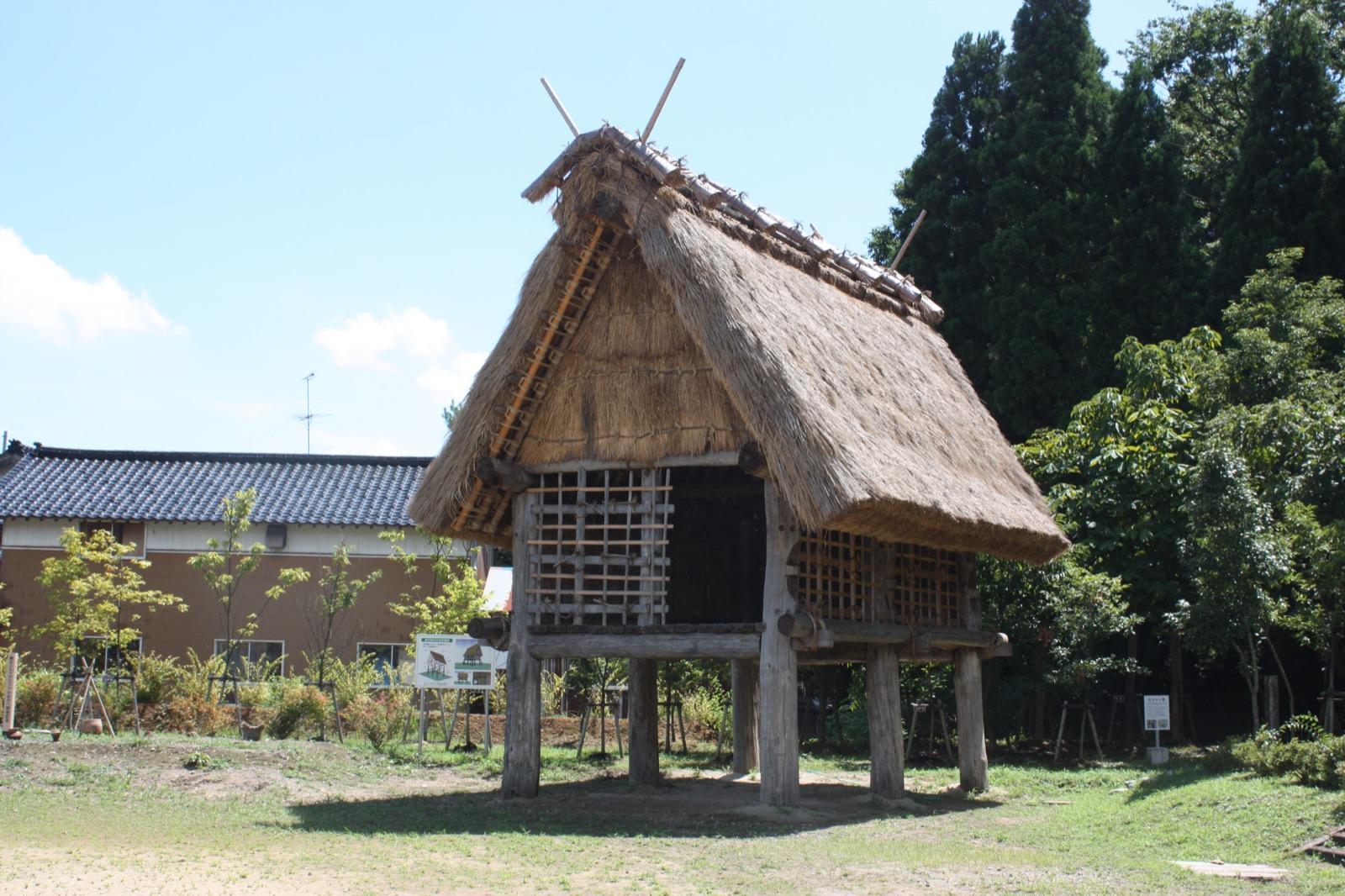 縄文時代の住居を再現