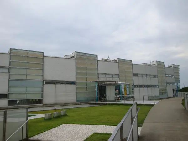 射水市大島絵本館