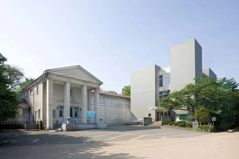 高岡市立博物館（高岡古城公園内）-0