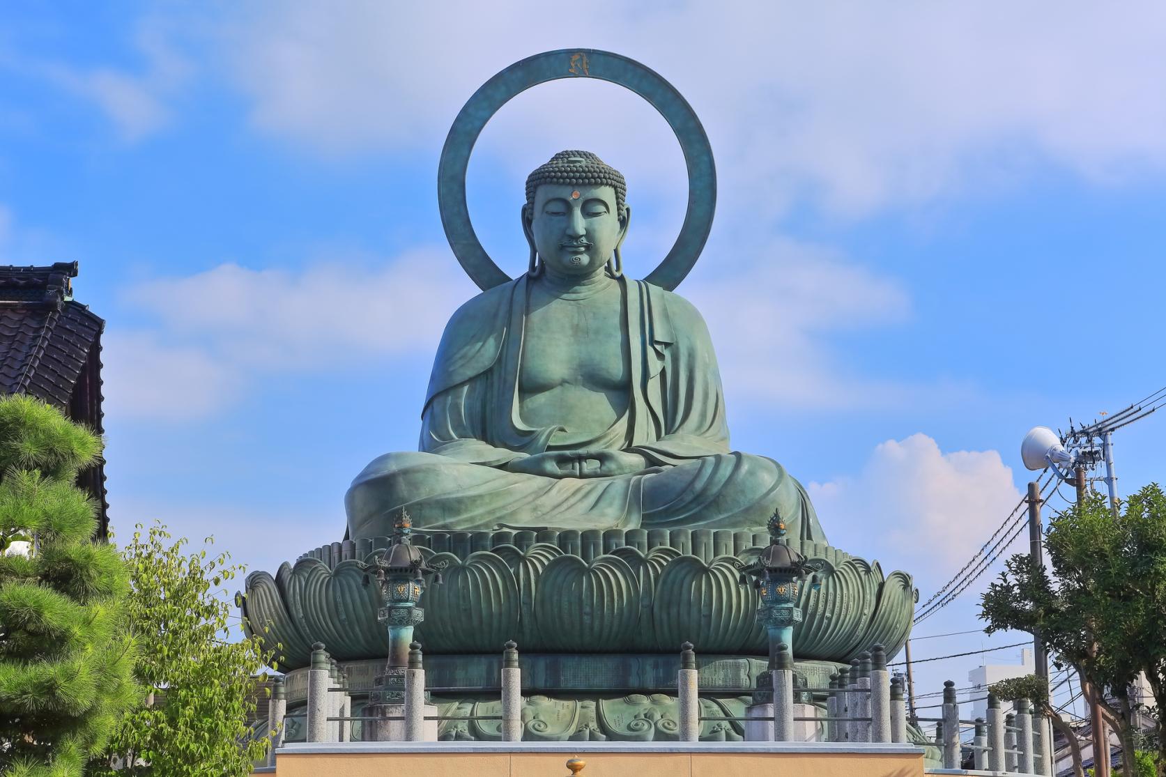 日本三大仏に数えられる高岡大仏