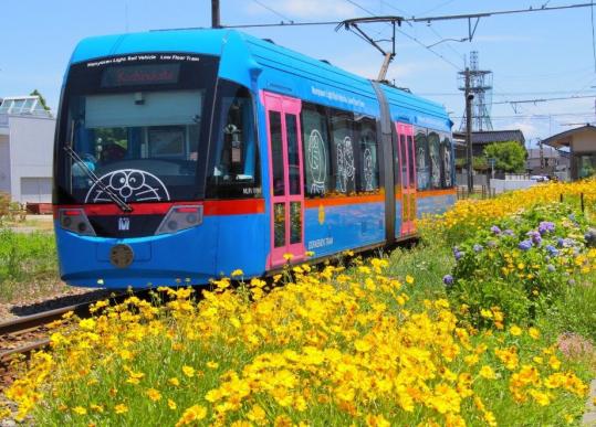 Takaoka Station (Manyo Line)/The Doraemon tram-0