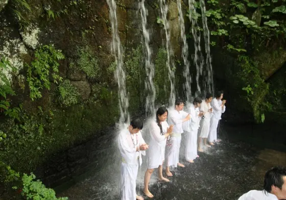 大岩山日石寺滝開き-0
