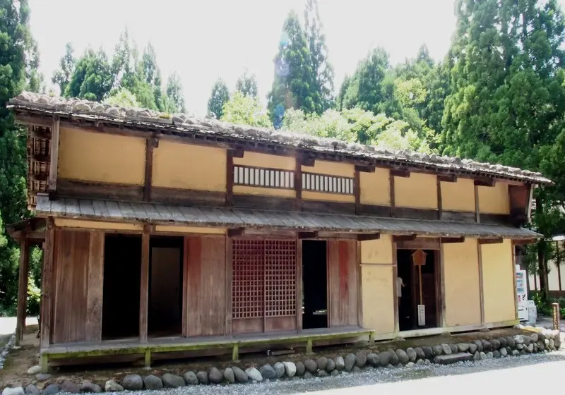 昔ながらの町屋風の家屋が印象的