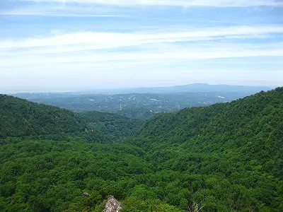 新緑の医王山に登れば日本海が一望できます