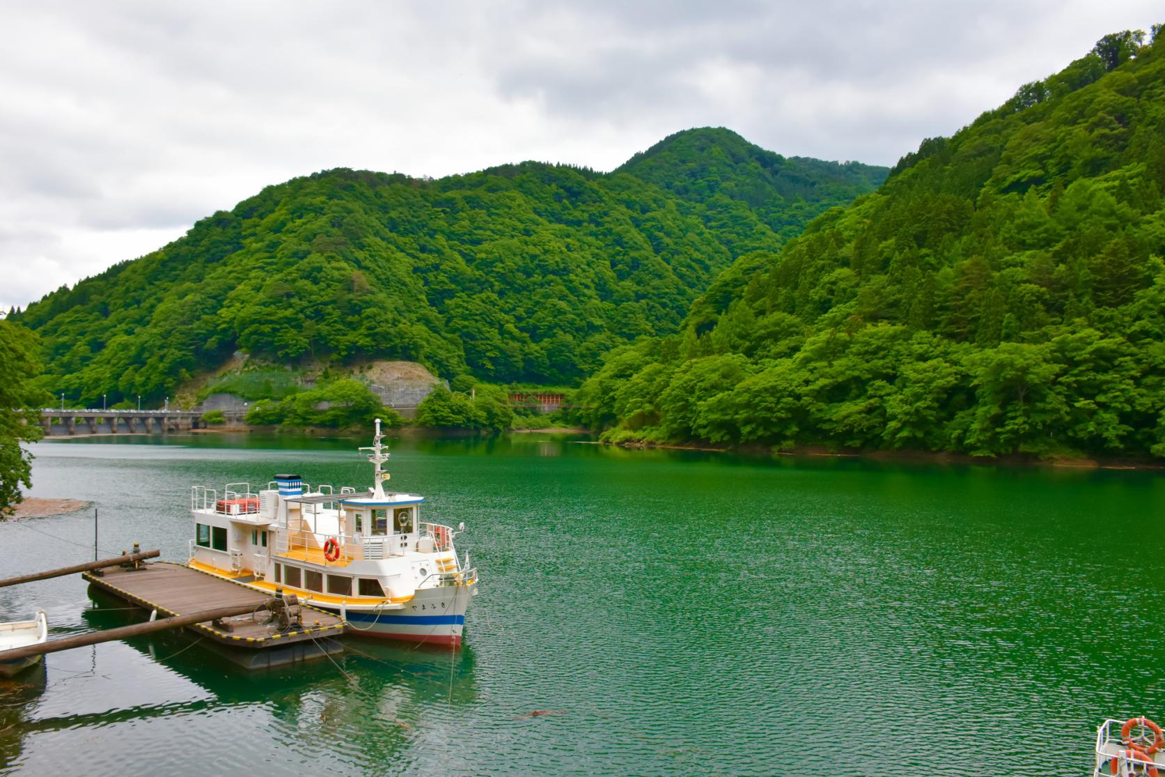 เรือสำราญล่องในทะเลสาบในหุบเขาโชงะวะ (Shogawakyou Kojo Yuransen)-3