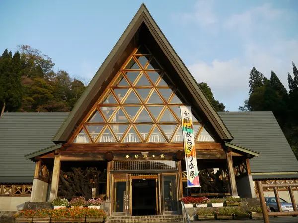 見れば興味を惹かれる個性的な建物