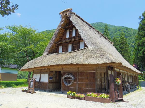 菅沼集落の中ほどに位置する五箇山民俗館